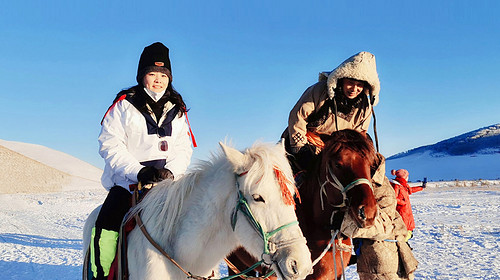 【遇见乌兰布统冬·亲子营6日】乌兰布统＋古北水镇＋云佛山滑雪＋冰雪王国深度越野穿越+堆雪人、打雪仗+冰雪亲子运动会+化身狩猎、冰捕达人+篝火晚会+花式玩转冬季草原+专业摄影师+28人团