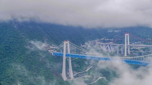 【行走云南·徒步虎跳峡2日】 丽江+虎跳峡+高路徒步+28道拐+茶马客栈+本地湾+龙洞瀑布+中虎跳峡+勇者梯，深度体验“世界十大徒步路线”。