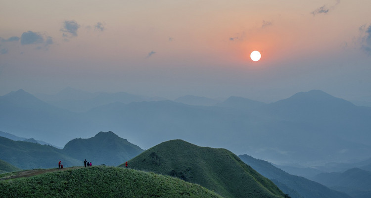 【行走武功山·武功山徒步2日】武功山+风车口+千丈岩+好汉坡+绝望坡+金顶+山顶宿营观日出云海轻户外新体验2日游