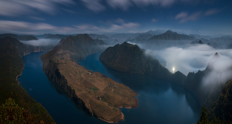 【陕北传奇6日】雨岔大峡谷+壶口瀑布+乾坤湾+波浪谷日落+麻黄梁黄土地质公园+陕北民歌博物馆+杨家岭+双水村+红石峡+镇北台+榆林老街+石魂广场+安塞腰鼓体验+景区特色窑洞住宿+2-8人小包团&8人拼团