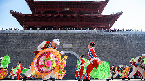 【陕北传奇6日】雨岔大峡谷+壶口瀑布+乾坤湾+波浪谷日落+麻黄梁黄土地质公园+陕北民歌博物馆+杨家岭+双水村+红石峡+镇北台+榆林老街+石魂广场+安塞腰鼓体验+景区特色窑洞住宿+2-8人小包团&8人拼团