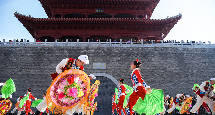 【陕北传奇6日】雨岔大峡谷+壶口瀑布+乾坤湾+波浪谷日落+麻黄梁黄土地质公园+陕北民歌博物馆+杨家岭+双水村+红石峡+镇北台+榆林老街+石魂广场+安塞腰鼓体验+景区特色窑洞住宿+2-8人小包团&8人拼团