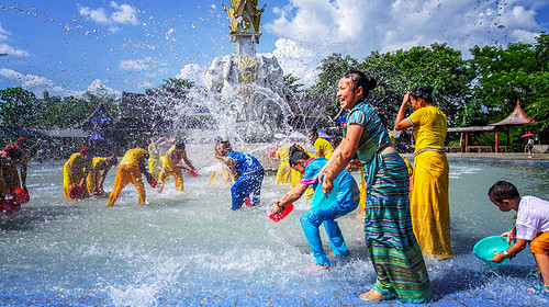 【又见云南 · 象往版纳5日】野象谷+勐泐大佛寺+中科院植物园+雨林徒步探秘+曼远傣族村寨+曼听公园+般若寺+湄公河星光夜市+5天精品8人小团