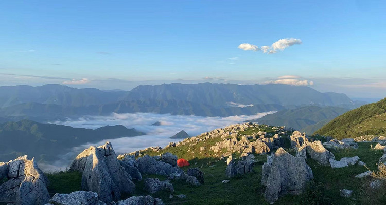 【露营观星•北阳山露营2日】西安出发+提供露营装备+专业大厨晚餐烧烤+打卡秦岭“墨石公园”观日出日落