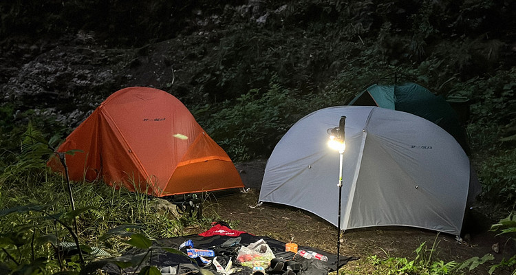 【露营观星•北阳山露营2日】西安出发+提供露营装备+专业大厨晚餐烧烤+打卡秦岭“墨石公园”观日出日落