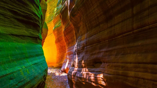 【陕北传奇6日】雨岔大峡谷+壶口瀑布+乾坤湾+波浪谷日落+麻黄梁黄土地质公园+陕北民歌博物馆+杨家岭+双水村+红石峡+镇北台+榆林老街+石魂广场+安塞腰鼓体验+景区特色窑洞住宿+2-8人小包团&8人拼团