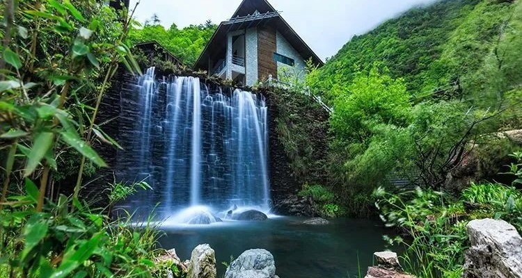 【徒步华夏寻秋特辑・神农架站】宜昌秘境探幽 + 神农架秋色徒步 + 送郎山云海踏秋 + 狼牙山奇岩穿越 + 神农谷彩林漫行 + 华中第一哨观山 4 日徒步之旅