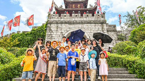 【探秘贵州·亲子营5日】"上天入地小勇士·夏令营“+贵阳+中国天眼FAST+中科院老师授课+打岱河天坑+天硐地心探秘+青岩古镇+5日亲子营