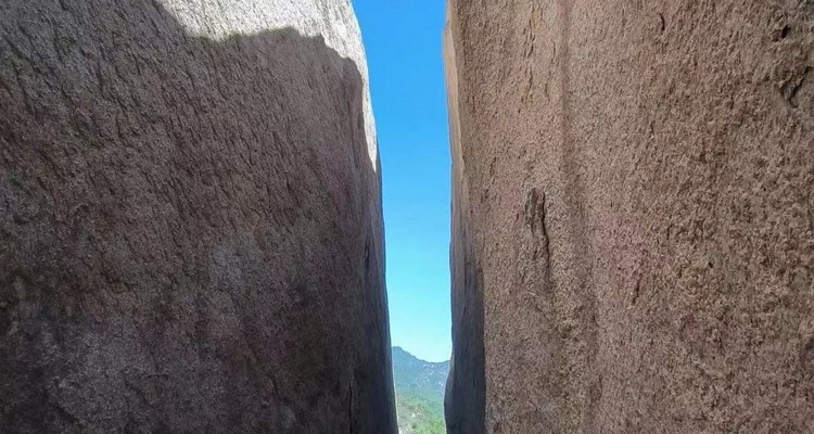 【北京一周一山·莲花滩 】10公里徒步穿越丨童话森林里的漫步+奔向山谷秘境深处一线天+徒步水关长城+感受山野乐趣