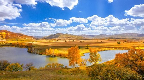 【遇见乌兰布统 · 秋季摄影7日】北京+乌兰布统+美林谷+玉龙沙湖+热水塘镇+黄岗梁+越野车穿越+私家牧场日出+万马奔腾+皇家鹿苑+欧式草原+影视基地+公主湖+将军泡子+古北水镇+司马台长城+蒙古部落骑马+马踏水花拍摄+专业摄影+28人散拼