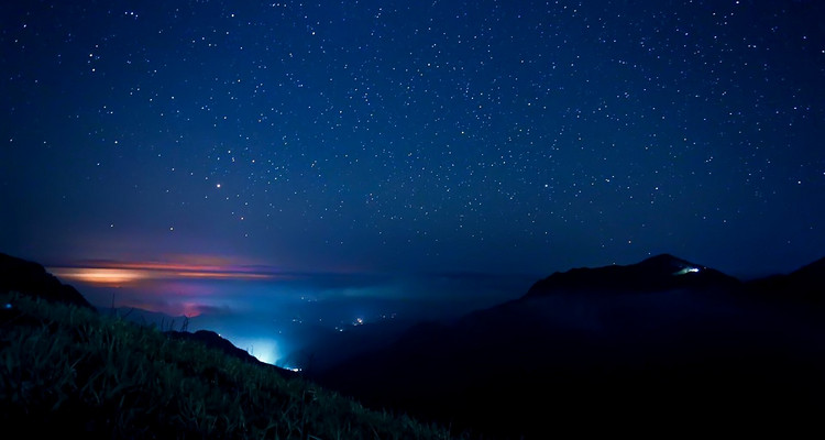 【东灵山夜爬】赏月观星+看日出云海+云海缭绕+登顶北京最高峰+迎接清晨第一缕阳光！