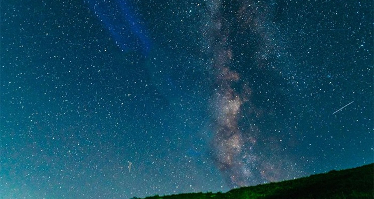 【东灵山夜爬】赏月观星+看日出云海+云海缭绕+登顶北京最高峰+迎接清晨第一缕阳光！