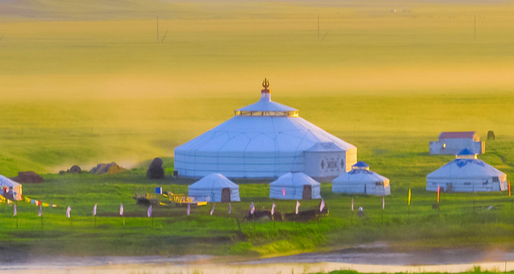 【遇见乌兰布统·草原摄影4日】越野穿越乌兰布统核心区+塞罕坝林海+公主湖+影视基地+甘丹驼城+鄂温克驯鹿园+承德集散+12人精品团+2-12人私家团