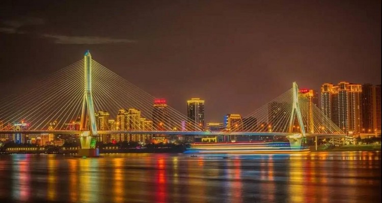 【地道三峡·红叶醉三峡4日】宜昌+文峰观+船游巫山夜景+三峡之巅+白帝城+神女天路+赏长江两岸醉美红叶+16人精品团+2-7人私家团