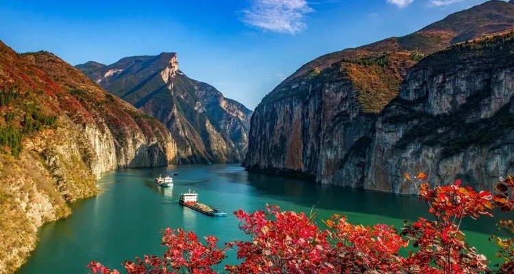 【地道三峡·红叶醉三峡4日】宜昌+文峰观+船游巫山夜景+三峡之巅+白帝城+神女天路+赏长江两岸醉美红叶+16人精品团+2-7人私家团