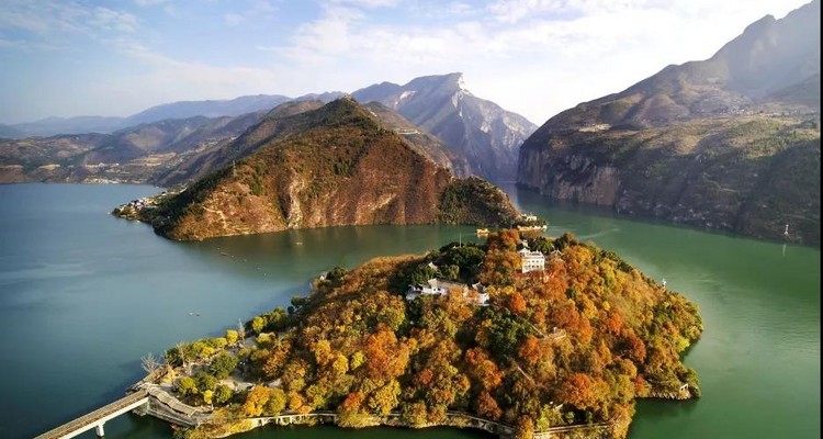 【地道三峡·红叶醉三峡4日】宜昌+文峰观+船游巫山夜景+三峡之巅+白帝城+神女天路+赏长江两岸醉美红叶+16人精品团+2-7人私家团
