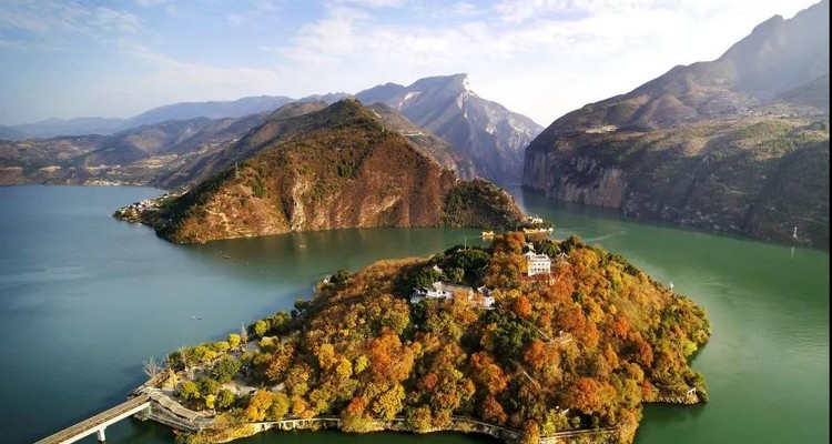 【地道三峡·红叶醉三峡5日】宜昌+文峰观+船游巫山夜景+三峡之巅+白帝城+神女天路+俯瞰巴楚风韵，赏长江两岸醉美红叶+16人精品团+2-7人私家团