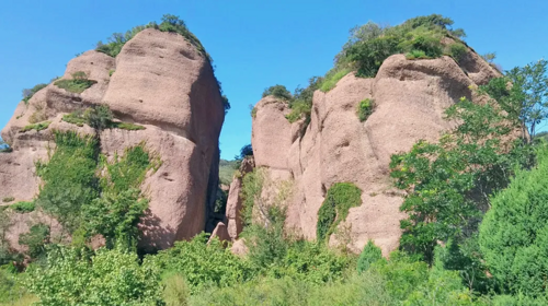 【北京一周一山·巨石之径】探秘绝美“侏罗纪”丹霞地貌+观碧霞山奇峰异石！