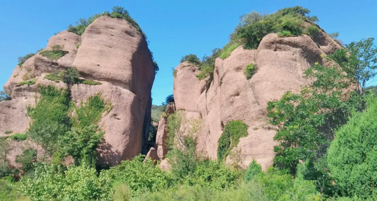 【北京一周一山·巨石之径】探秘绝美“侏罗纪”丹霞地貌+观碧霞山奇峰异石！