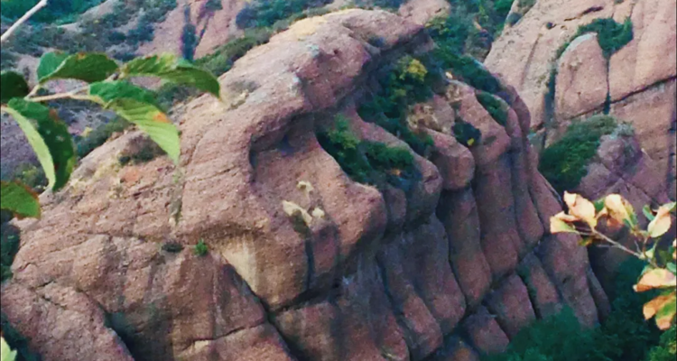 【北京一周一山·巨石之径】探秘绝美“侏罗纪”丹霞地貌+观碧霞山奇峰异石！