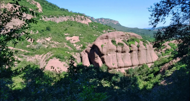 【北京一周一山·巨石之径】探秘绝美“侏罗纪”丹霞地貌+观碧霞山奇峰异石！