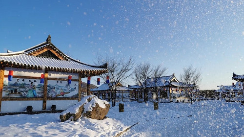【梦幻韩潮4日】长白山+朝鲜民俗园+雪岭漫步+雪地摩托+网红驯鹿+雪地漂流+大IP+小众绝美网红打卡+连住两晚温泉酒店狂野撒欢+2-8人精品小团！