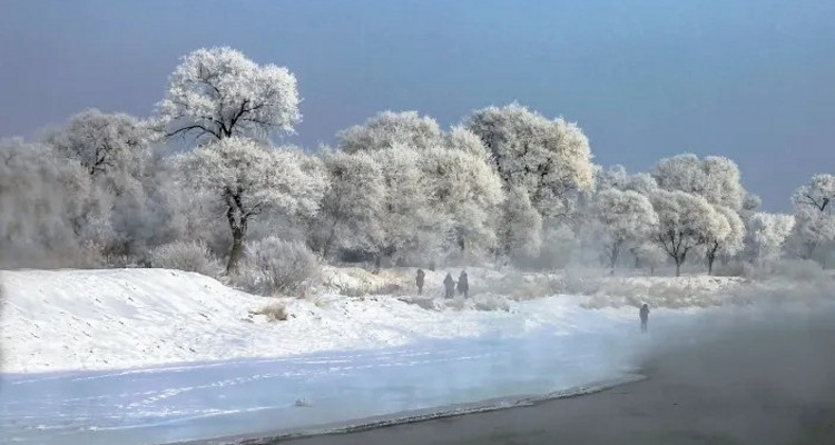 【冰雪梦幻·“吉”致北国10日】滑雪+温泉+冬捕+雾凇奇观+东北“小韩国”；登上北国列车，冬季一路找北漠河之旅