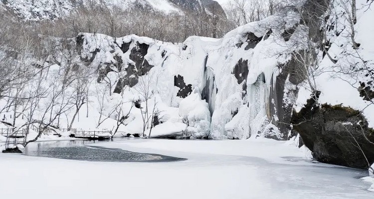 【梦幻“韩”潮4日】长白山+朝鲜民俗园+雪岭漫步+雪地摩托+网红驯鹿+雪地漂流+大IP+小众绝美网红打卡+连住两晚温泉酒店狂野撒欢+2-8人精品小团！