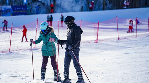 【冰雪梦幻·晨淞暮雪6日】旅行新定义citywalk +Ski-in/off滑雪场+升级两晚雪乡景区内+冰雪大世界