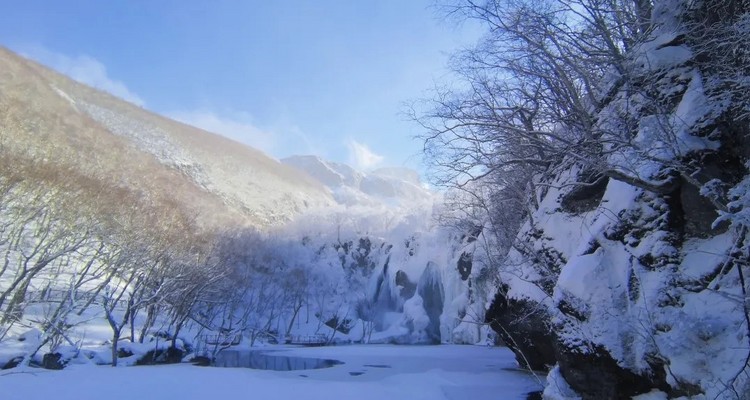 【冰雪梦幻·“吉”致北国10日】滑雪+温泉+冬捕+雾凇奇观+东北“小韩国”；登上北国列车，冬季一路找北漠河之旅