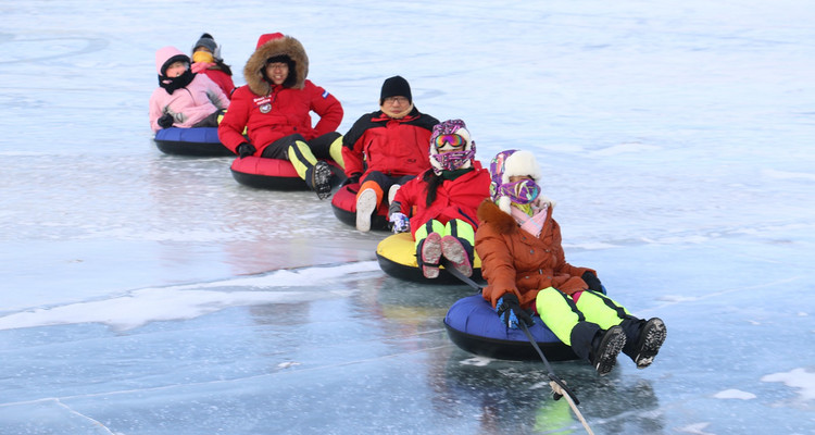 【遇见乌兰布统冬·冰雪狂欢5日】北京+塞罕坝+游牧部落牧民家访+祭火大典+暖水河+魔界日出+透风沟+南井+塞北雪乡+白家窝铺+鹰窝沟+小河头+滦河第一湖冰上漂移+云佛山滑雪+2-8人小包团&28人品质团