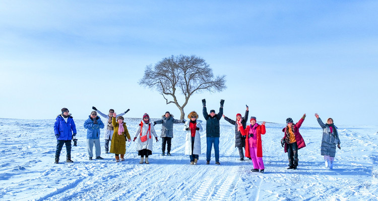 【遇见乌兰布统冬·冰雪徒步5日】北京+塞罕坝+游牧部落牧民家访+祭火大典+暖水河+魔界日出+透风沟+南井+塞北雪乡+白家窝铺+鹰窝沟+林海雪原轻徒步+滦河第一湖+云佛山滑雪+28人品质团