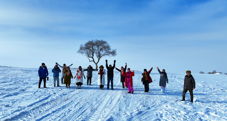 【自驾乌兰布统冬·雪域新春4日】乌兰布统雪原穿越+温泉酒店+多伦湖冬捕+游牧部落牧民家访+蒙古民俗体验+硬派越野车穿越+多重冰雪体验+篝火烟花！