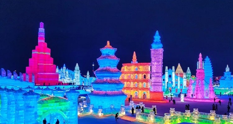 【冰雪梦幻·海参崴7日】哈尔滨市+雪乡+梦幻雪山徒步+网红雪地摩托+棒槌山观光栈道+东宁+城市citywalk+托卡内夫灯塔+海边日落+百年老街+玻璃海滩+托比津纳海角+绥芬河+海参崴7天6晚！