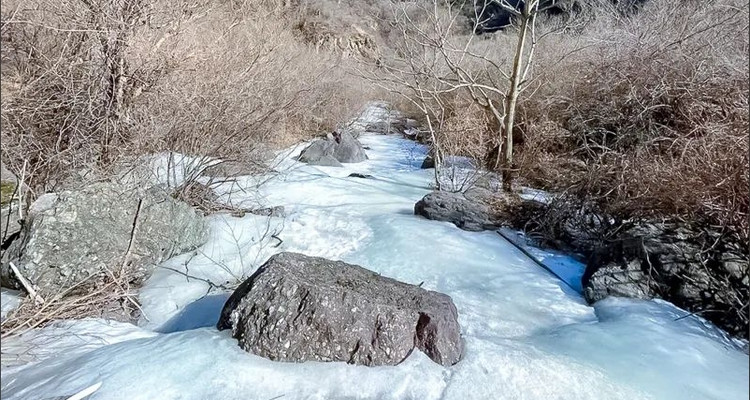 【北京一周一山·鳌鱼沟冰瀑】10公里初级徒步丨小众山谷绝美冰瀑奇观+冬日值得打卡的梦幻奇境！