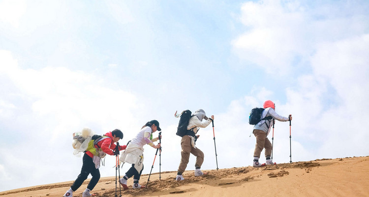 【行走内蒙·库布齐沙漠穿越3日】超值特价丨20km初级沙漠徒步+挑战中国第七大沙漠+星空露营+户外深度徒步！