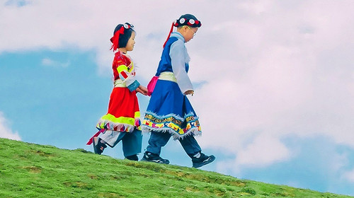 【乌兰布统·云上野奢奇遇记6日】北京+坝上七彩森林+乌兰布统+越野穿越+汗苏鲁牧场牧民家访+公主湖+影视基地日出+皇家鹿苑+植物昆虫科普+百里风车群+玉龙沙湖+沙漠毅行+骑骆驼+越野车+滑沙+金山岭长城·深度游学6天5晚