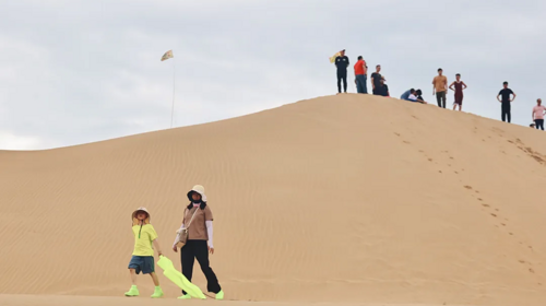 【内蒙·沙海奇遇记5日】呼和浩特+乌兰哈达火山草原+辉腾锡勒＋伊利工厂参观＋达拉特旗＋响沙湾全天畅玩＋牧民家访＋越野车穿越＋神秘沙漠营地＋红酒晚宴＋私家沙漠徒步＋大自然课堂＋深度游学5天4晚