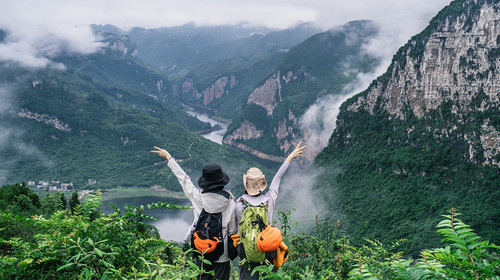 【贵州·百里杜鹃4日】轻徒步30公里+贵阳+百里杜鹃+黔西+三江密道+羊皮洞瀑布+花季小众秘境山地徒步4日游