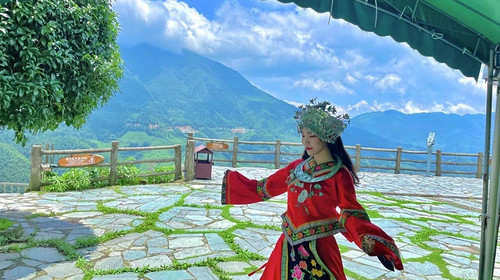 【遇山河·桂林龙脊阳朔4日】桂林+龙脊梯田体验民族服饰+芦笛岩+漓江竹筏打卡20元人民币+千龙岭+遇龙河双人竹筏+象鼻山休闲4天3晚1人可发