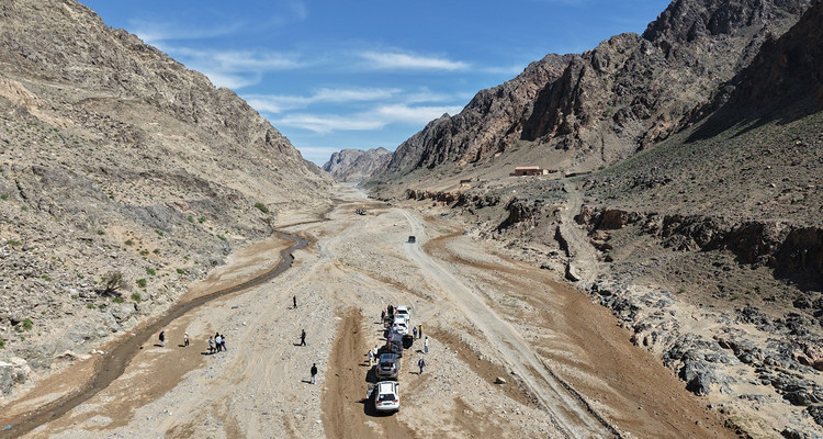 【蒙中环线·渡阴山5日】穿越古今史诗之旅丨重走昭君出塞路丨硬派越野车穿越+鸡鹿塞+内蒙黑独山+红峡谷+库布齐沙漠千岛湖+草原阿那亚涝利海+敕勒川草原+美岱召+昭君博物院+独家38人舒适团