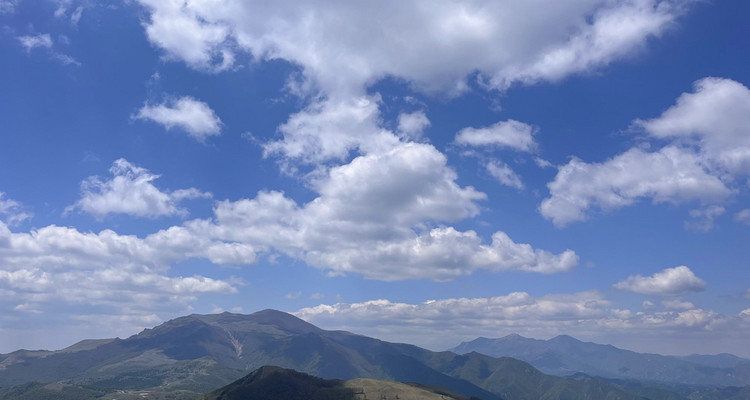 【北京一周一山·北灵山】初级丨10公里丨打卡京郊”阿勒泰“+踏浪高山草甸+邂逅云海+开启摘韭菜的夏日狂欢派对~