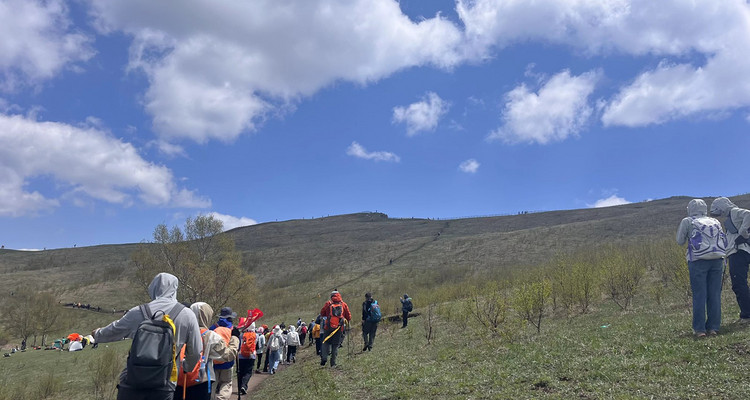 【北京一周一山·北灵山】初级丨10公里丨打卡京郊”阿勒泰“+踏浪高山草甸+邂逅云海+开启摘韭菜的夏日狂欢派对~
