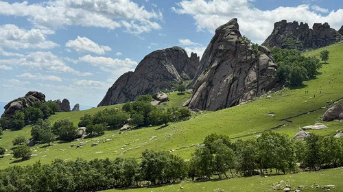 【行走内蒙·大青山-美林谷徒步2日】深入探索夏日避暑胜地大青山+探访著名的“大裂谷+探秘原始森林氧吧+美林谷休闲徒步+38人舒适团！
