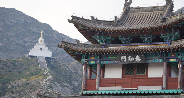 【蒙中环线·渡阴山5日】穿越古今史诗之旅丨重走昭君出塞路丨硬派越野车穿越+鸡鹿塞+内蒙黑独山+红峡谷+库布齐沙漠千岛湖+草原阿那亚涝利海+敕勒川草原+美岱召+昭君博物院+独家38人舒适团