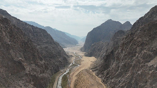【蒙中环线·渡阴山5日】穿越古今史诗之旅丨重走昭君出塞路丨硬派越野车穿越+鸡鹿塞+内蒙黑独山+红峡谷+库布齐沙漠千岛湖+草原阿那亚涝利海+敕勒川草原+美岱召+昭君博物院+独家38人舒适团