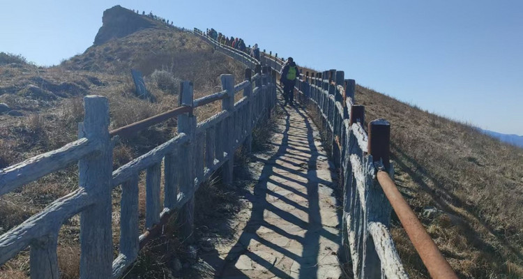 【北京一周一山·北灵山】初级丨10公里丨打卡京郊”阿勒泰“+踏浪高山草甸+邂逅云海+开启狂欢派对~