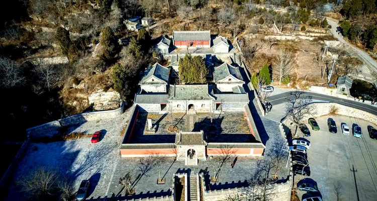 【北京一周一山·谷积山】初级丨12公里徒步丨赏谷积山红枫+探寻京西古道与佛寺遗迹+访灵鹫禅寺+摘野生柿子~