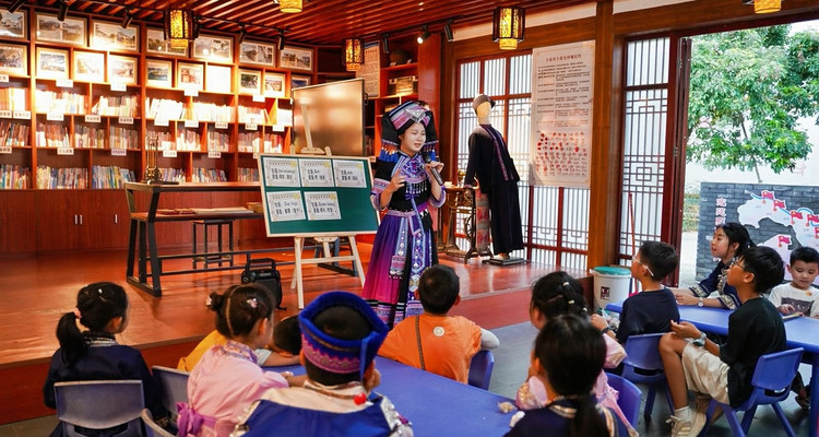 【遇见广西·在野寻鲸记6日】南宁进北海散野奢高端+跨国瀑布+小众雨林秘境+白头叶猴科考+出海追布氏鲸+火山地质科普+亲子赶海+全程高标酒店+崇左/北海/涠洲岛6日亲子