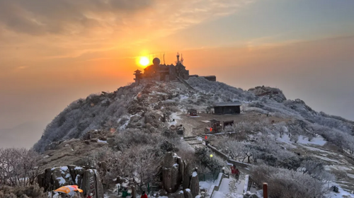 【夜爬泰山2日】难度可选丨夜爬东岳泰山+看日出观云海+闲游泉城济南